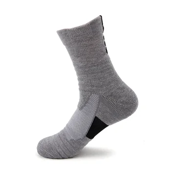 Висок отглеждане баскетбол чорапи на мъжете против приплъзване амортизация дишаща спорт фитнес зала футбол Бадминтон черно бели дебели чорапи