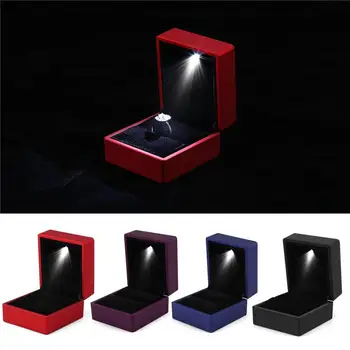 Мода LED Light Ring Display Box щанд меко плюшено тава Case Wedding Show Jewelry Organizer кутия за съхранение подарък за опаковане на бижута