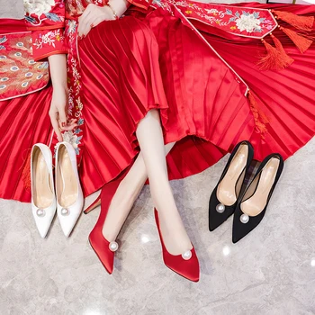 Жените На Високи Токчета Копринени Помпи Дамски Обувки Перлено-Бяло Черен Маркови Летни Луксозни Микрофибър Мода Сватбени Обувки Голям 2020 Нов