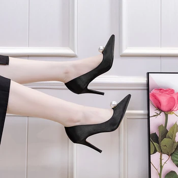 Жените На Високи Токчета Копринени Помпи Дамски Обувки Перлено-Бяло Черен Маркови Летни Луксозни Микрофибър Мода Сватбени Обувки Голям 2020 Нов