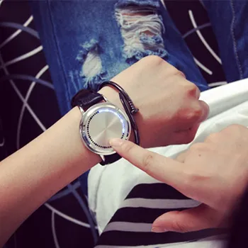 2020 Новата ежедневна мода елегантна дама кварцов часовник гривна дамски Ръчни часовници LED Jewel Lucky Clover корпус от неръждаема стомана Montre Femme