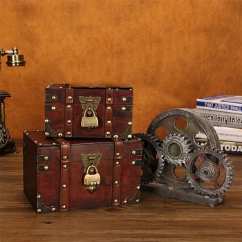 Ретро сандъка със съкровището с ключалка старинна дървена кутия за съхранение на бижута в античен стил