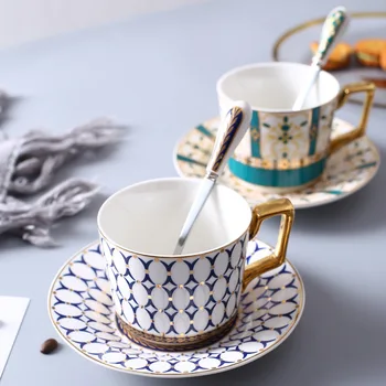 Британски костен порцелан чашата за кафе, определени с лъжица от висок клас просто Керамични следобеден чай, чаши и чинии комплекти Еспресо чаши