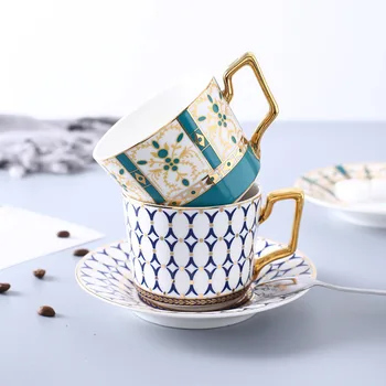 Британски костен порцелан чашата за кафе, определени с лъжица от висок клас просто Керамични следобеден чай, чаши и чинии комплекти Еспресо чаши