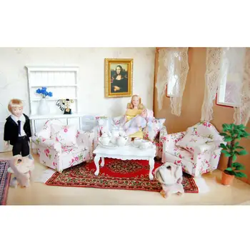 Куклена къща дребничка порцеланова кукла Дама в ивичест рокля