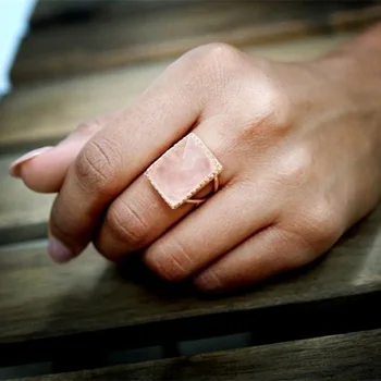 Жена романтичен пръстен бижута годежен пръстен розово квадрат Циркон CZ Crystal позлатени пръстени, годежни пръстени за жени