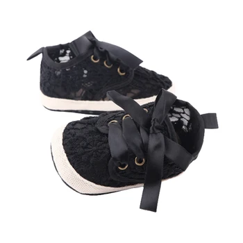 Бебетата Момиче Дантела Мека Подметка Обувки За Ходене На Мини Выдалбливают Дишащи Украса На Подарък За Рожден Ден Маратонки