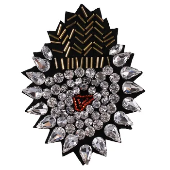 10шт Crystal сърцето дизайн плат петна кристали и мъниста апликация за брошки дрехи, чанти, украсени с шевни занаяти TH743
