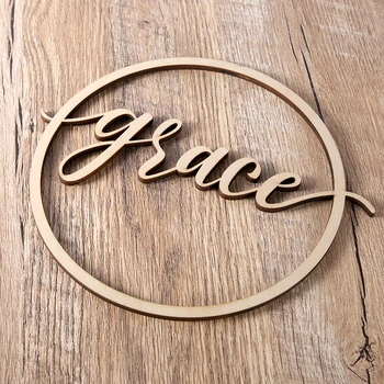 Персонализирани знак за име на кръга, дървен знак на името, произведено по поръчка украса знак двойки сватбени услуги дървена, обичай знак на името на