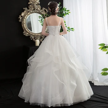 Нова лятна сватбена рокля на спагети презрамки 2020 нова мода проста булка Бяла принцеса мечта е без презрамки и V образно деколте и дантела на много нива