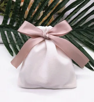 Уникален кремаво-бяла фланела Сватба Рожден Ден на булчински душ дете събитие партия сувенири, чанти, бижута червило за съхранение на бонбони чанта