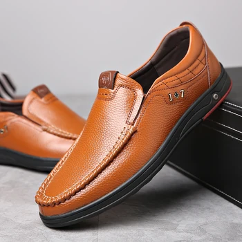 Обувки от естествена кожа, мъжки лоферы слипоны Бизнес ежедневни кожени обувки класически меки мокасини Hombre дишаща Мъжки обувки на плоска подметка