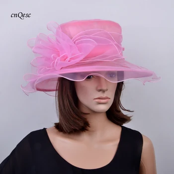 Светло розова сватбена шапка sinamay fascinator шапка за специални случаи.