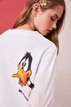 Trendyol Daffy Duck лицензирана печатна вязаная hoody TWOAW21SW0508