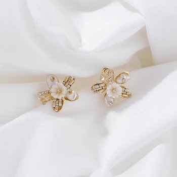 YMYW корейската мода цвете обеци сладководни перли Чар мед романтични златни обеци за жени момиче подарък партия бижута