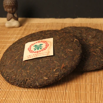 Направено през 2012 година, мек Puer чай, Юнан Китай, най-старият Puer надолу три високи ясни огъня детоксикация на красотата Puer Пу Ер чай зелен фураж