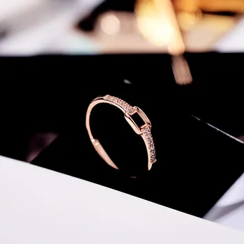 ЮН RUO rose gold цвят на мода титан стомана мозайка Циркон Кристал геометричен годежен пръстен Жена на бижута, Годеж никога няма да изчезне