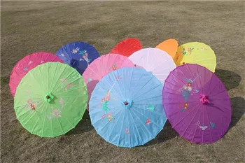 Китайското изкуство чадър бамбук рамка Копринен чадър за сватби рожден ден младоженеца на булката ръчно рисувани с цветен дизайн